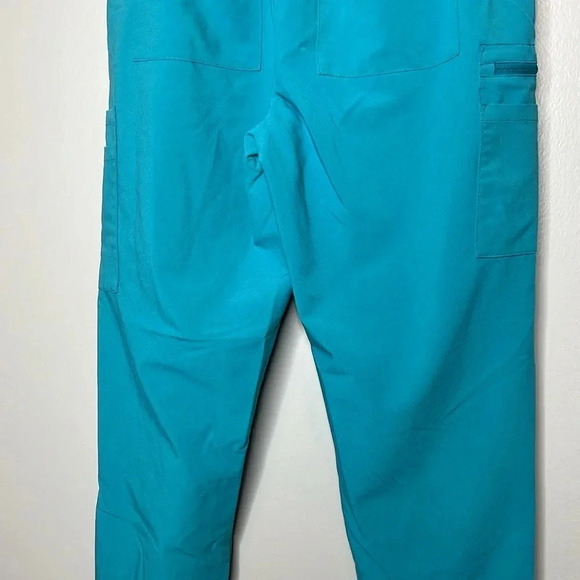 Care and Wear Women's Teal Scrub Set Flexible Material and Lots of Pockets - Picture 11 of 15